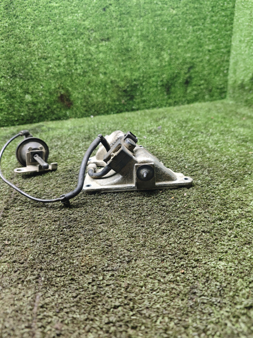 электромагнитный клапан Volkswagen Vento 1 поколение 1995, 1.6 л., бензин, МКПП, седан - фото №1