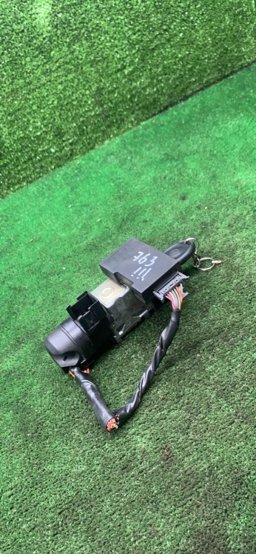 замок зажигания Opel Sintra 1 поколение 1998, 2.2 л., X 22 XE, бензин, МКПП, минивэн - фото №1