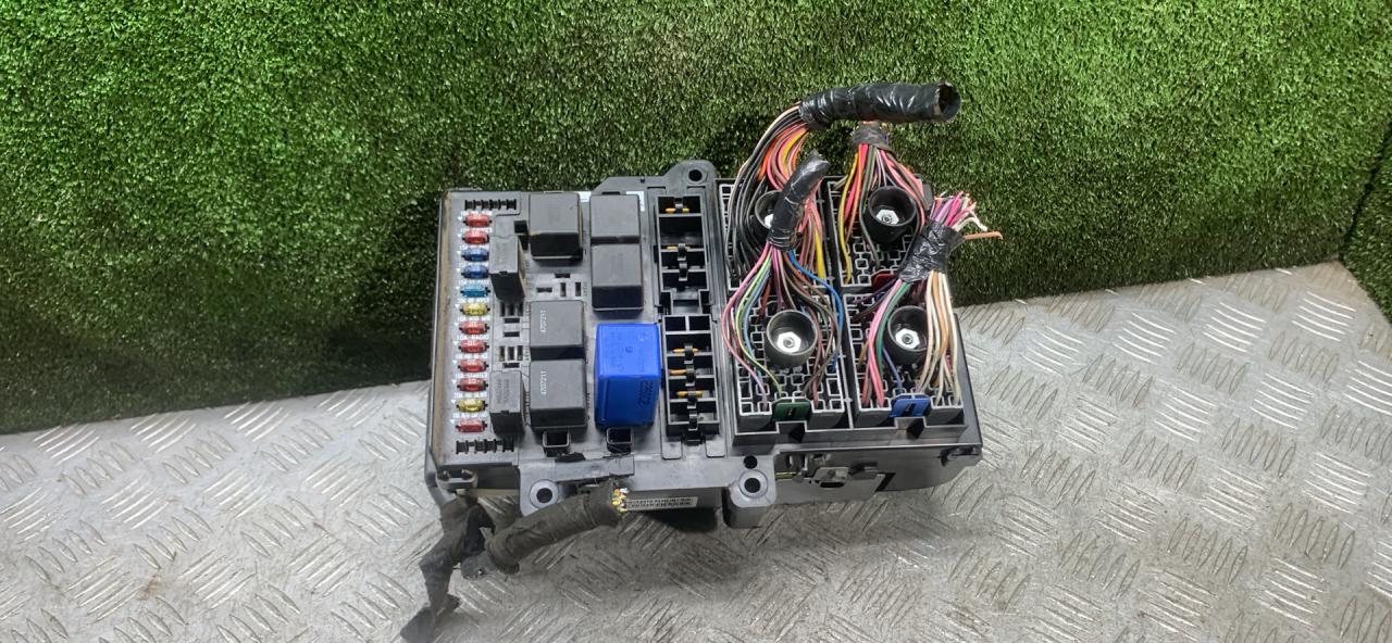 блок предохранителей Chrysler Voyager 3 поколение 1999, 2.5 л., дизель, МКПП, минивэн - фото №1