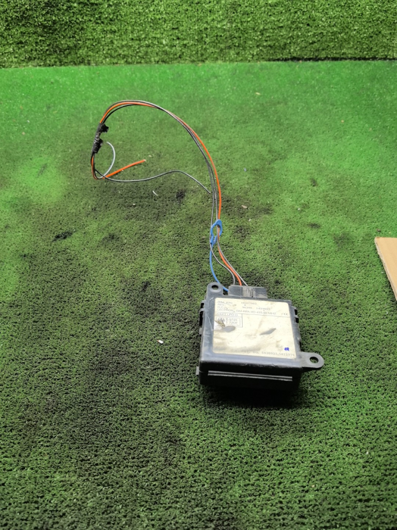 блок управления (другие) Opel Sintra 1 поколение 1997, 2.2 л., X 22 XE, бензин, МКПП, минивэн, 10257902 - фото №1