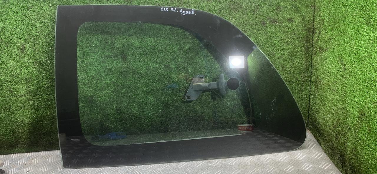 стекло кузовное боковое левое Chrysler Voyager 3 поколение 1999, 2.4 л., бензин, АКПП, минивэн - фото №1