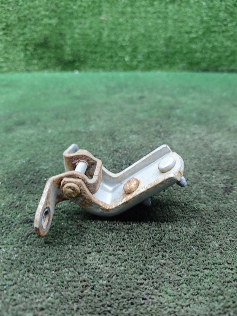 петля двери Toyota Picnic 1 поколение XM10 2001, 2.2 л., 3C-TE, дизель, МКПП, минивэн - фото №1