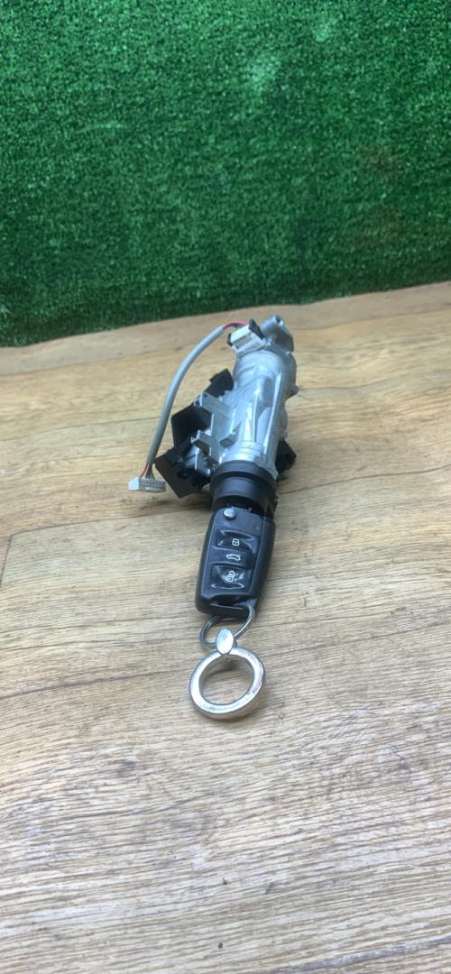 замок зажигания Skoda Octavia 3 поколение (A7) 2013, 1.8 л., бензин, МКПП, лифтбэк - фото №1