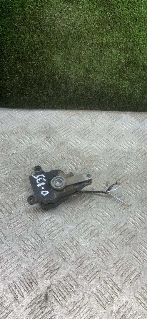 моторчик заслонки печки Chrysler Voyager 3 поколение 1999, 2.5 л., дизель, МКПП, минивэн - фото №1