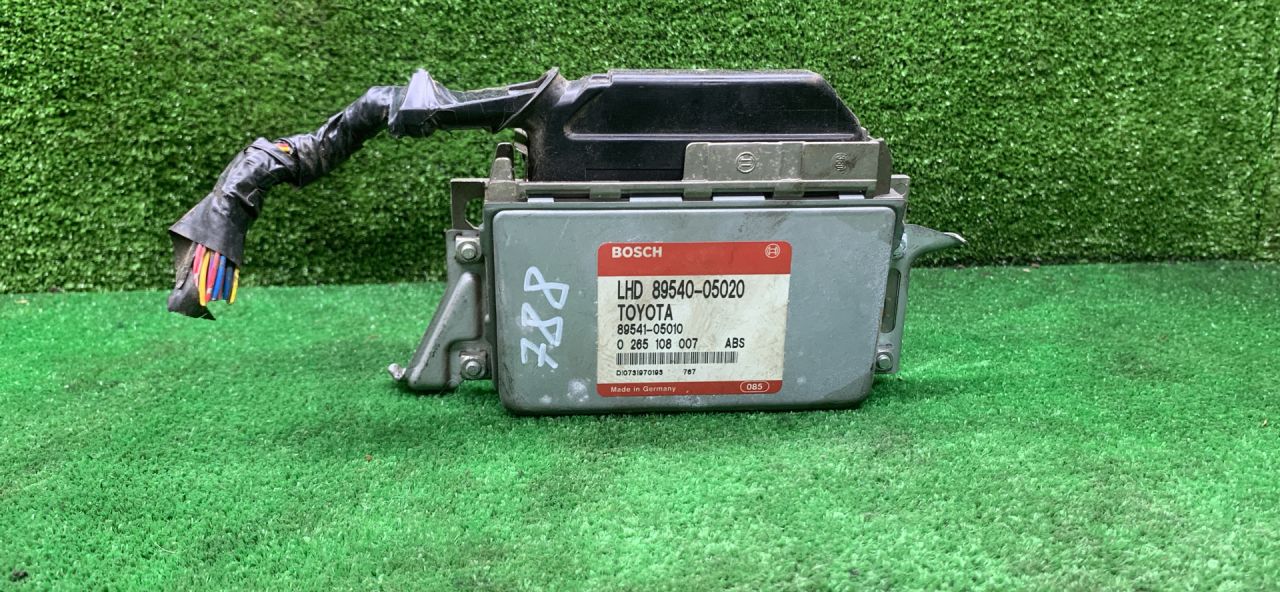 блок ABS Toyota Carina E 1 поколение T190 1997, 2.0 л., 3S-FE, бензин, МКПП, универсал, 0265108007 - фото №1