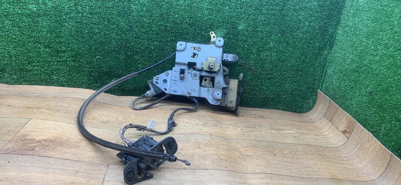 замок двери задней левой Opel Sintra 1 поколение 1997, 2.2 л., X 22 XE, бензин, МКПП, минивэн - фото №1