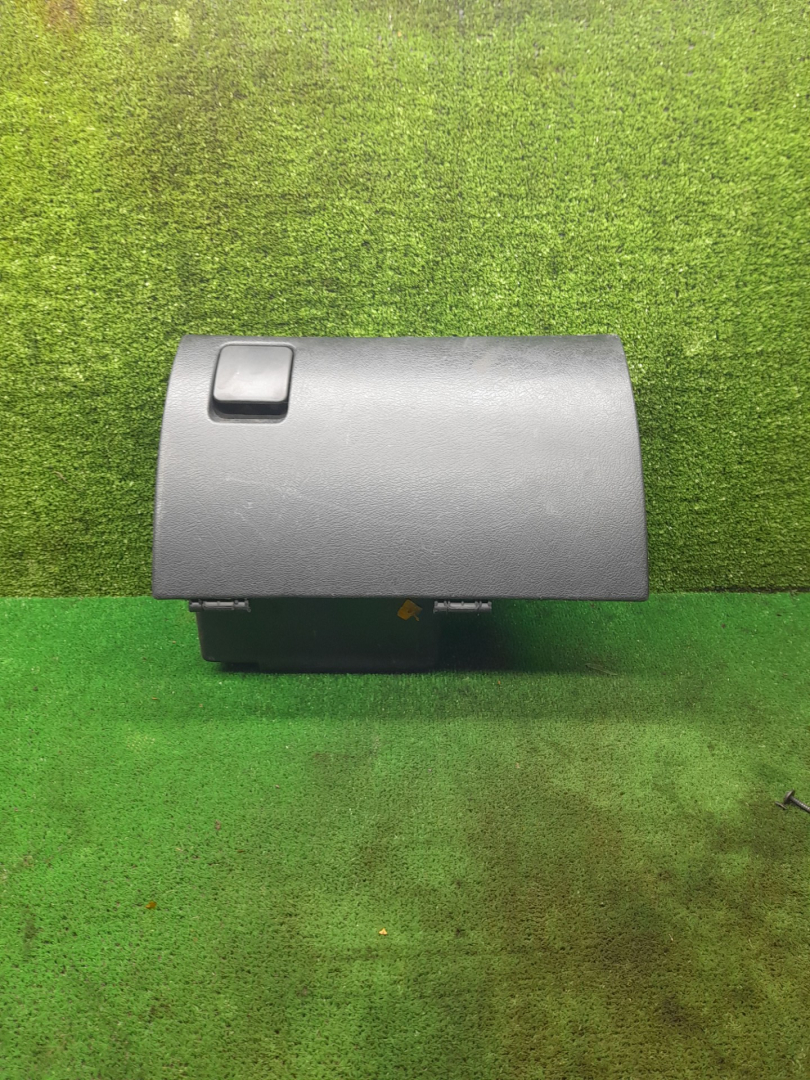 бардачок Citroen Xantia 1 поколение 1998, 1.9 л., D, дизель, МКПП, хетчбэк 5 дв. - фото №1