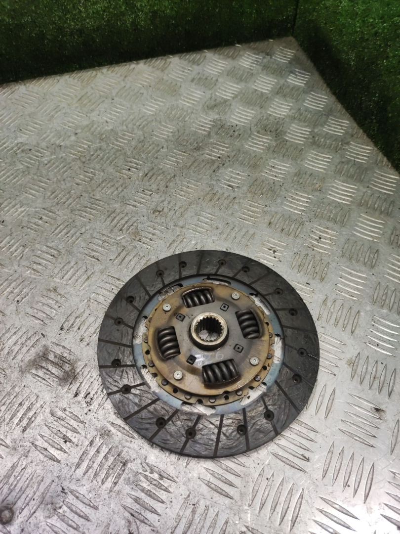 диск сцепления Toyota Corolla 7 поколение (E100) 1995, 1.3 л., 4E-FE, бензин, МКПП, хетчбэк 3 дв. - фото №1