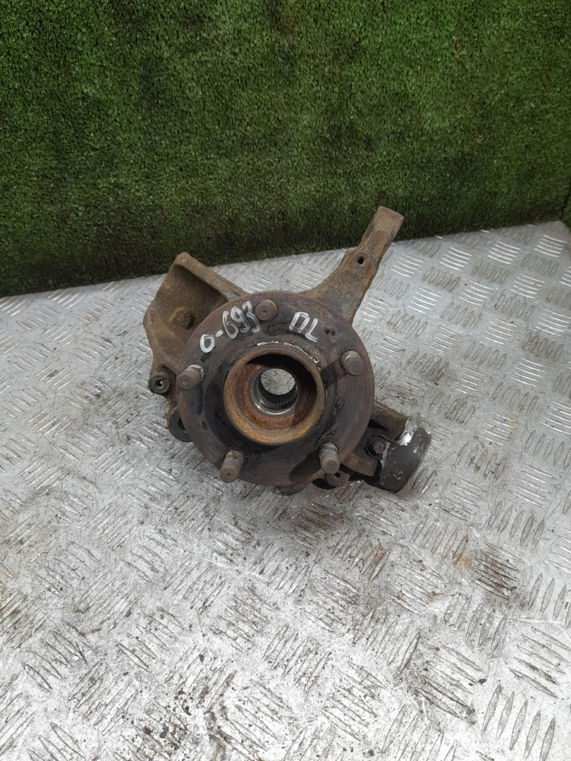 ступица передняя левая Ford C-Max 1 поколение 2006, 2.0 л., бензин, МКПП, минивэн - фото №1