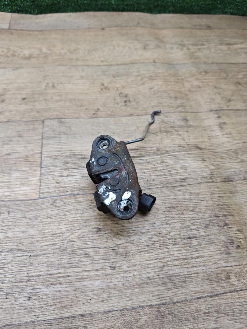 замок багажника Dodge Caravan 3 поколение 1999, 2.4 л., бензин, АКПП, минивэн - фото №1