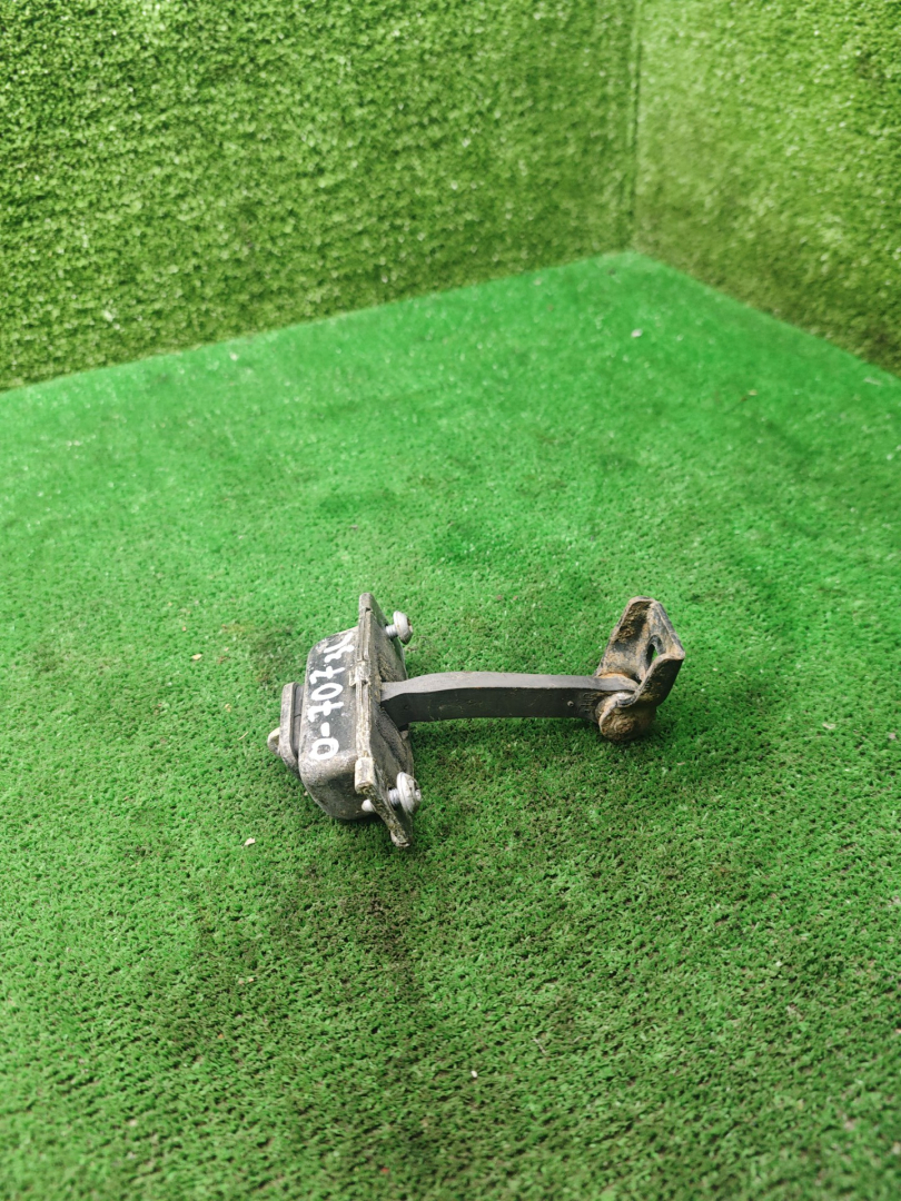 ограничитель открывания двери Mercedes-Benz A-Класс W168 2000, 1.6 л., бензин, МКПП, хетчбэк 5 дв. - фото №1