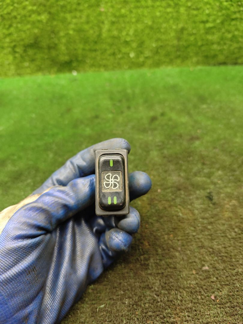 блок управления печки / климат-контроля Mercedes-Benz T1 207-210D W601 1990, 2.3 л., дизель, МКПП, микроавтобус - фото №1