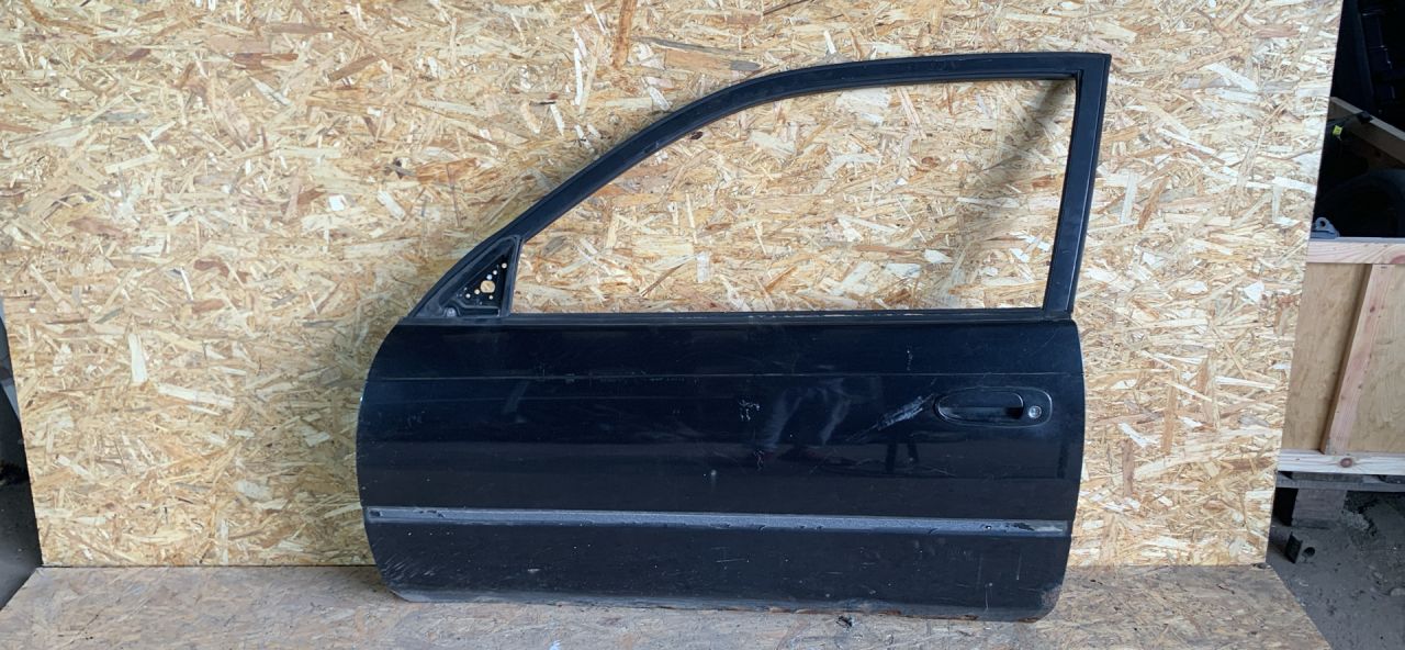 дверь передняя левая Toyota Corolla 7 поколение (E100) 1995, 1.6 л., 4A-FE, бензин, МКПП, хетчбэк 3 дв. - фото №1