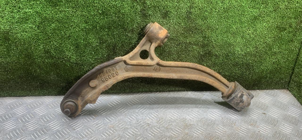 рычаг передний левый Chrysler Voyager 3 поколение 1997, 2.4 л., бензин, МКПП, минивэн - фото №1