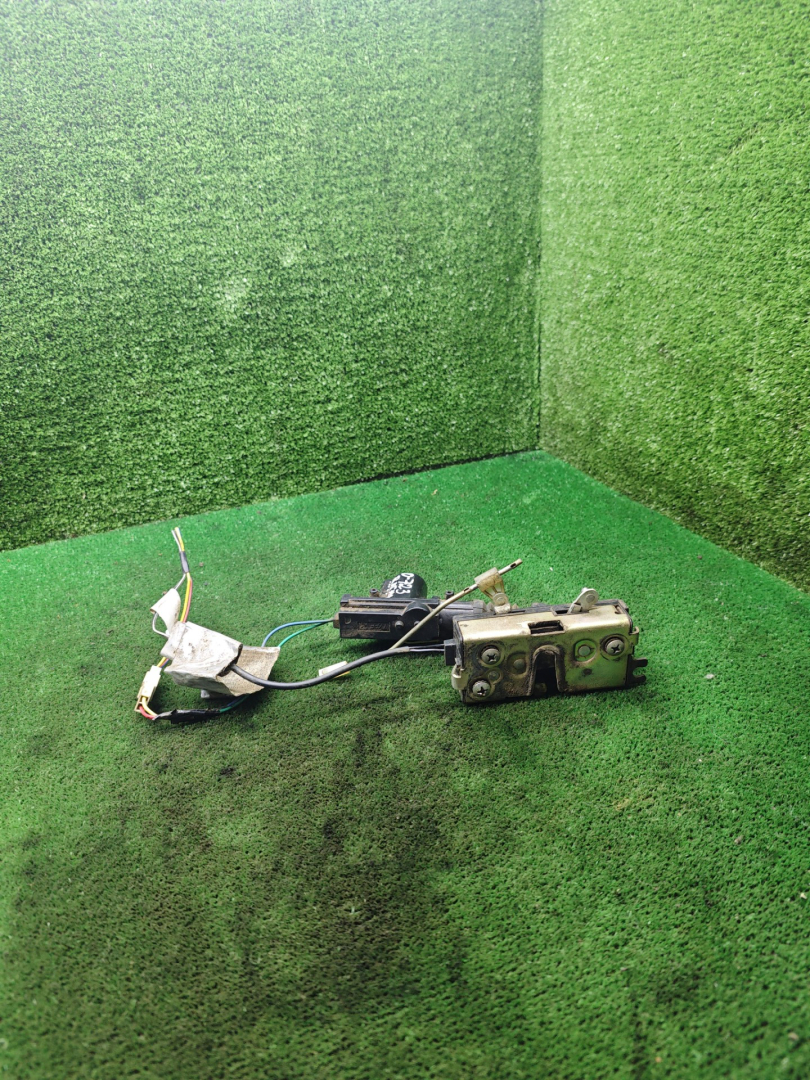 замок багажника Chevrolet Niva 1 поколение 2008, 1.7 л., бензин, МКПП, внедорожник 5 дв. - фото №1