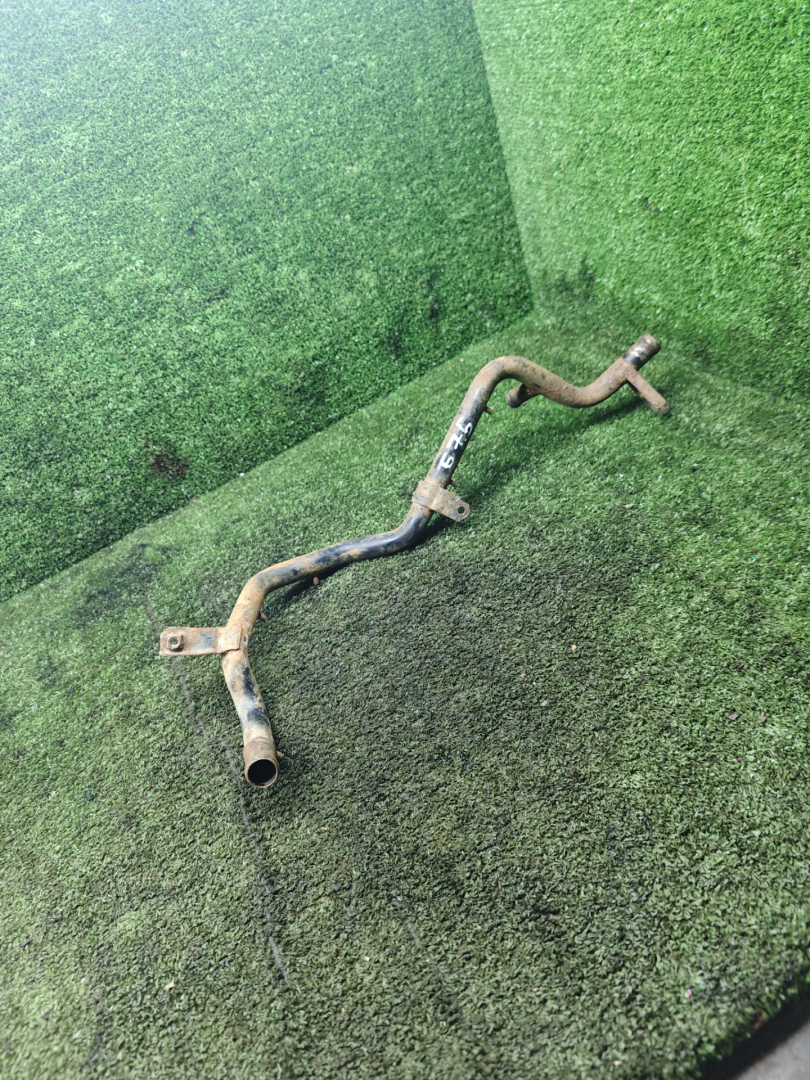 трубка охлаждающей жидкости Volkswagen Vento 1 поколение 1995, 1.6 л., бензин, МКПП, седан - фото №1