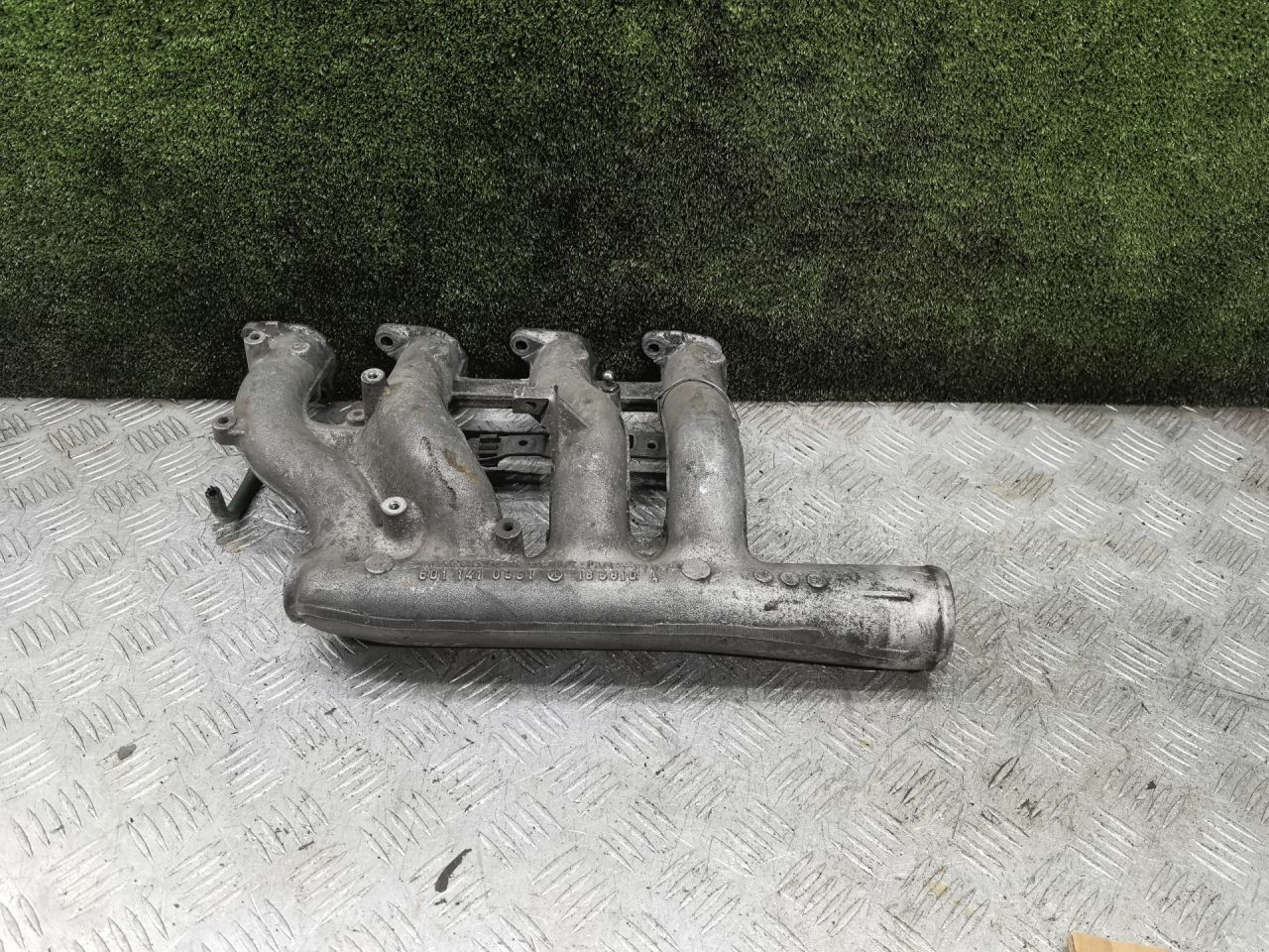 коллектор впускной Mercedes-Benz T1 207-210D W601 1990, 2.3 л., дизель, МКПП, микроавтобус, 6011410901 - фото №1