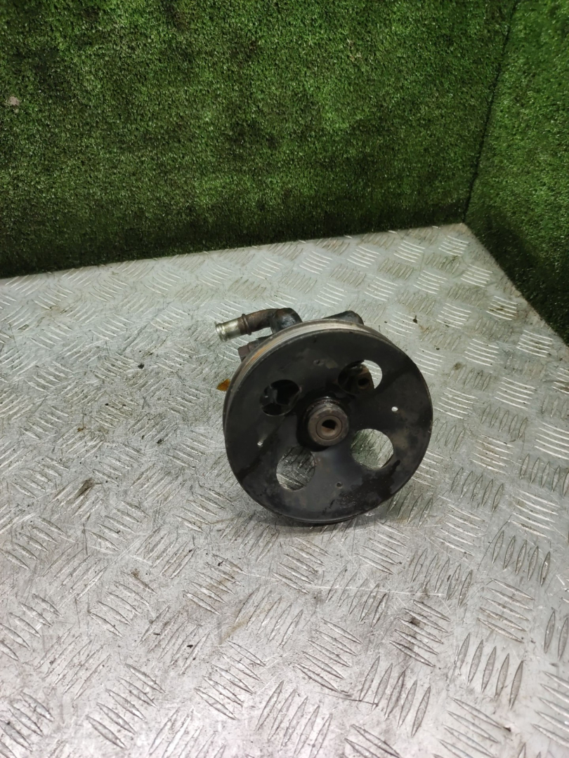 насос гидроусилителя руля Opel Sintra 1 поколение 1997, 2.2 л., X 22 XE, бензин, МКПП, минивэн, 90468384 - фото №1