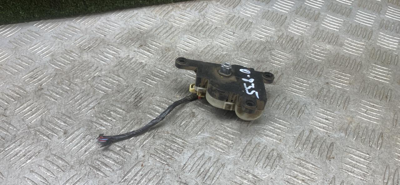 моторчик заслонки печки Chrysler Voyager 3 поколение 1999, 2.5 л., дизель, МКПП, минивэн - фото №1