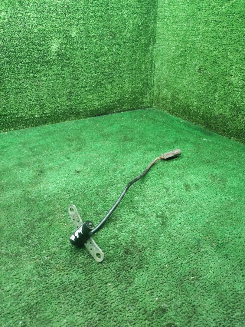 датчик коленвала Renault Scenic 1 поколение 1999, 1.9 л., дизель, МКПП, минивэн - фото №1