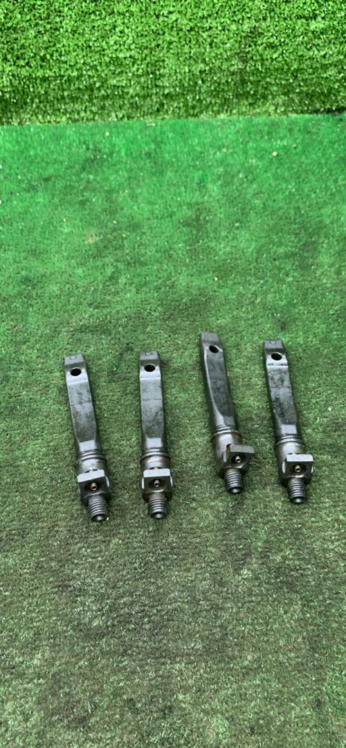 крепление форсунки Opel Sintra 1 поколение 1997, 2.2 л., бензин, МКПП, минивэн - фото №1