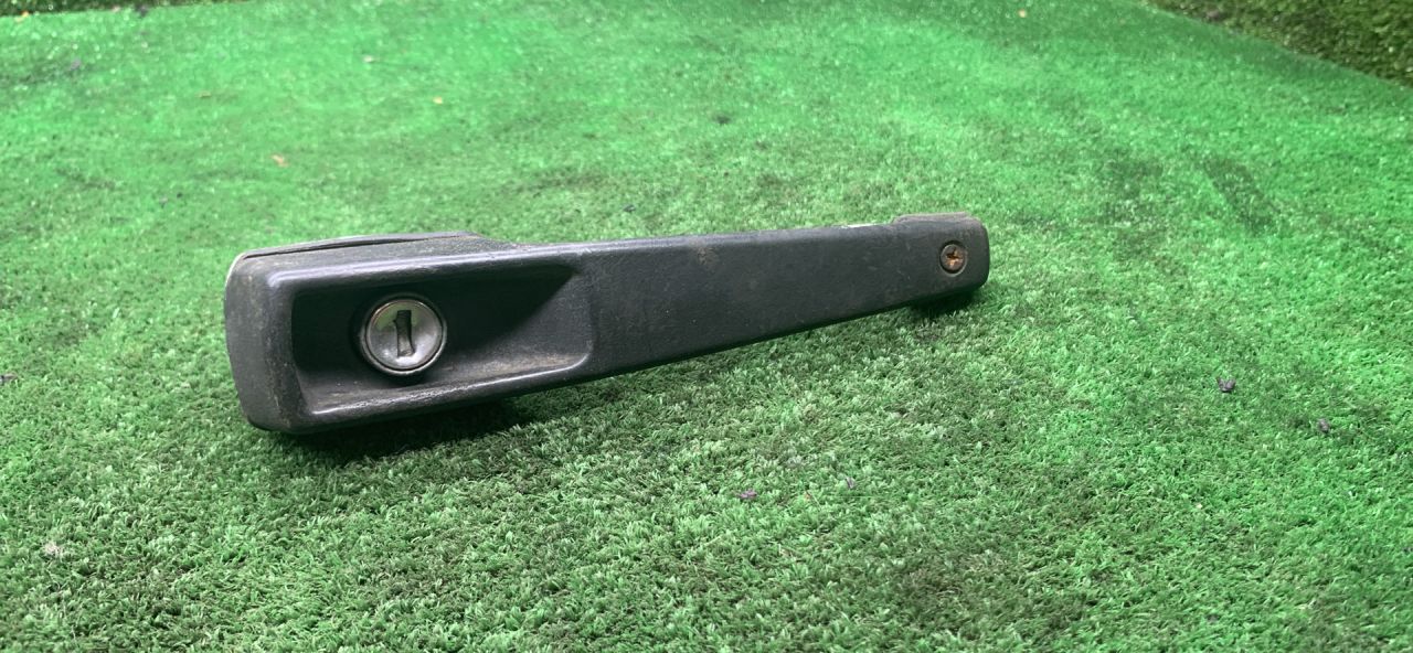 ручка наружная Mercedes-Benz T1 207-210D W601 1990, 2.3 л., дизель, МКПП, микроавтобус - фото №1