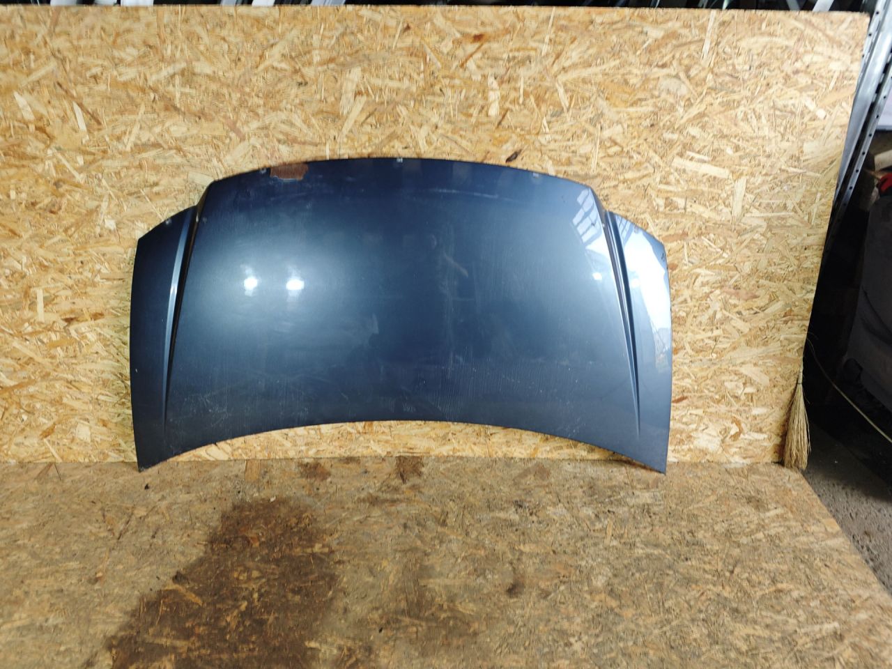 капот Chrysler Voyager 4 поколение 2002, 2.4 л., бензин, МКПП, минивэн - фото №1