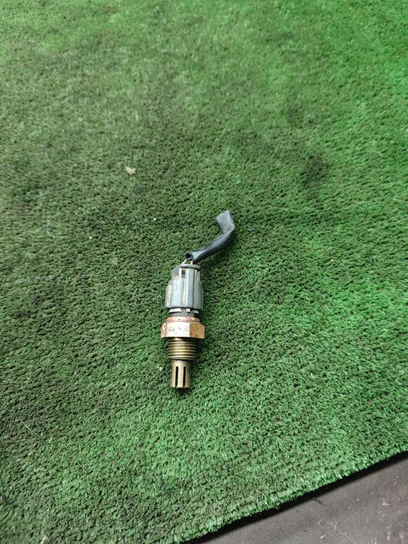 датчик температуры во впускном коллекторе Toyota Picnic 1 поколение XM10 2001, 2.2 л., 3C-TE, дизель, МКПП, минивэн, 8942460010 - фото №1