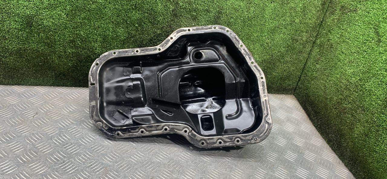 масляный поддон Toyota Avensis 1 поколение (T220) 2000, 2.0 л., 2C-T, дизель, МКПП, универсал - фото №1