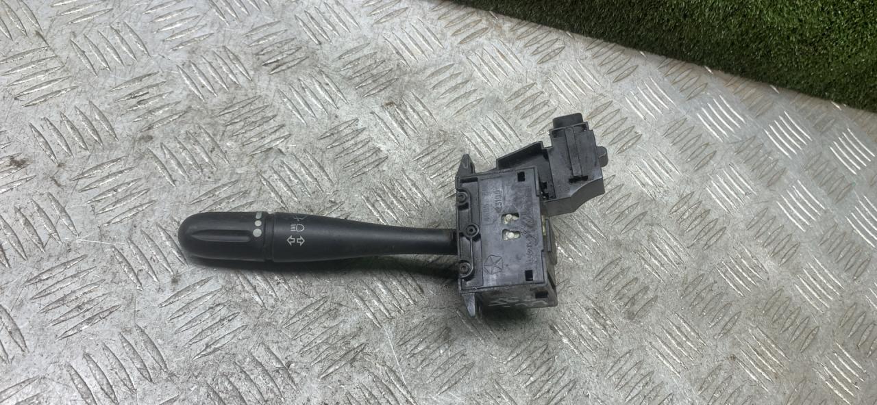 переключатель поворотов Chrysler Voyager 3 поколение 1999, 2.5 л., дизель, МКПП, минивэн - фото №1