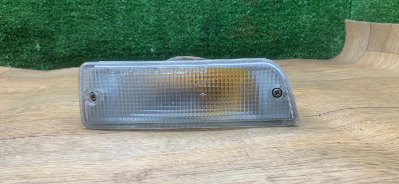 поворотник правый Hyundai Santamo 1 поколение 1997, 2.0 л., бензин, МКПП, минивэн - фото №1