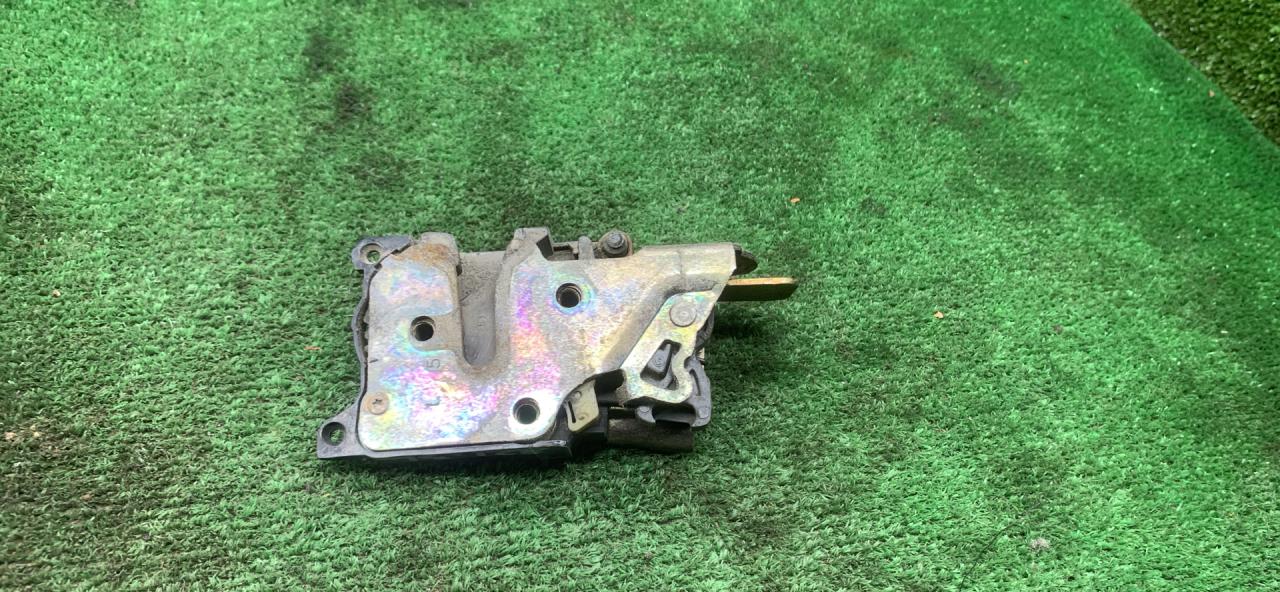 замок двери задней левой Opel Sintra 1 поколение 1997, 2.2 л., X 22 XE, бензин, МКПП, минивэн - фото №1