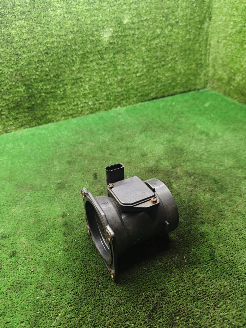 расходомер воздуха Skoda Superb 1 поколение 2006, 2.8 л., бензин, АКПП, седан, 078133471E - фото №1