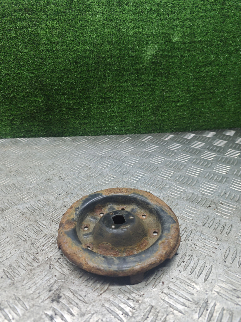 опора амортизатора верхняя (чашка) Toyota Corolla 7 поколение (E100) 1995, 1.6 л., 4A-FE, бензин, МКПП, хетчбэк 3 дв. - фото №1