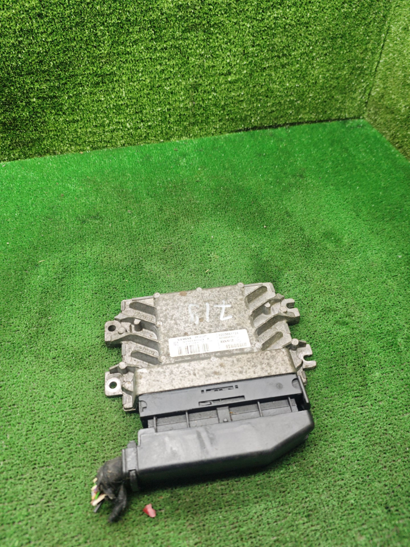 блок управления двигателем Renault Logan 1 поколение 2008, 1.6 л., бензин, МКПП, универсал, 8200661124, 8200598393, S110140023A - фото №1