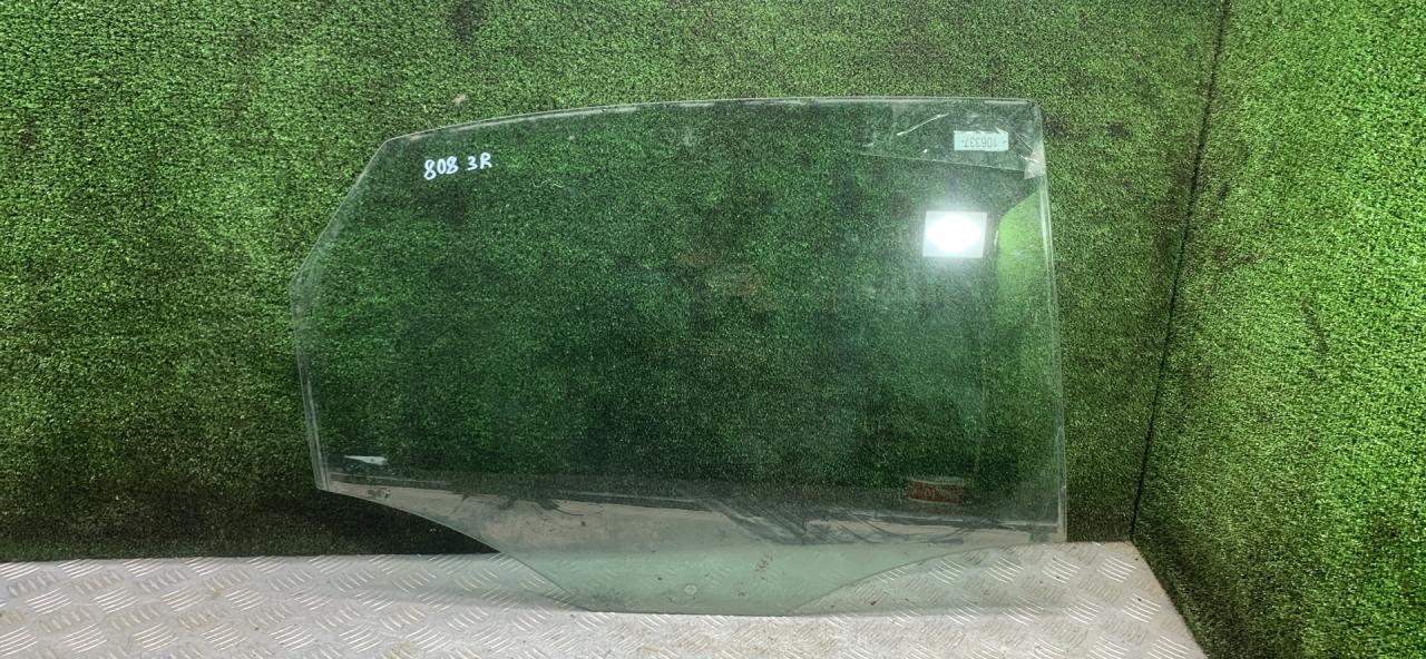 стекло двери задней правой Volkswagen Polo Sedan 1 поколение 2015, 1.6 л., МКПП, седан - фото №1