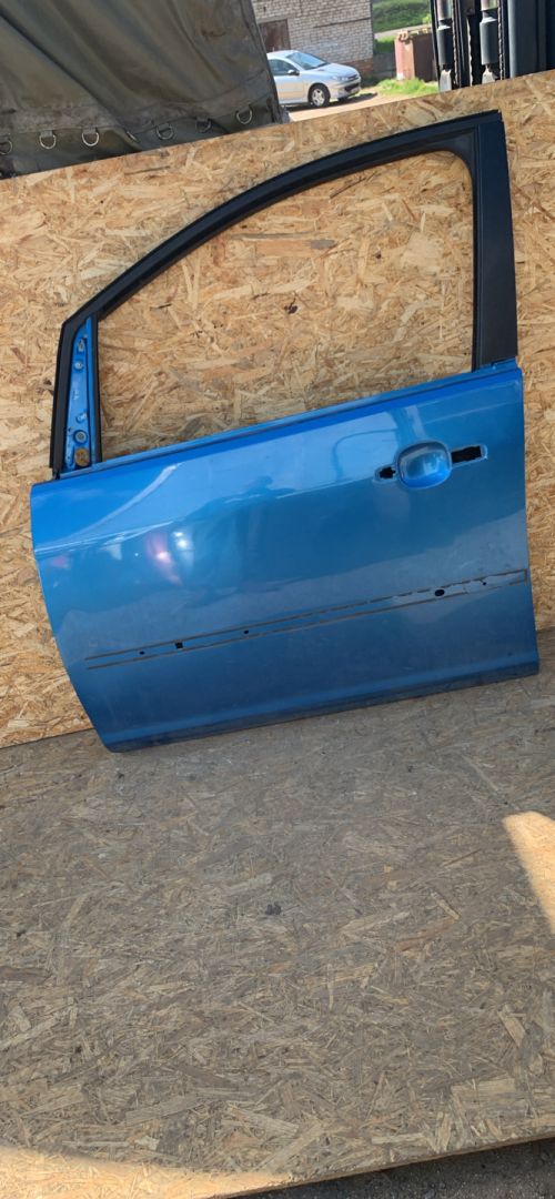 дверь передняя левая Ford C-Max 1 поколение 2006, 2.0 л., бензин, МКПП, минивэн - фото №1