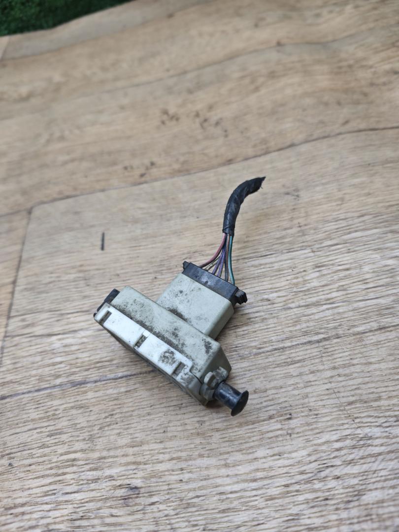 Датчик педали тормоза (лягушка) Dodge Caravan 4 поколение 2002, 2.4 л., бензин, АКПП, минивэн - фото №1