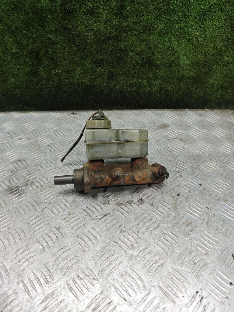 цилиндр тормозной главный Mercedes-Benz T1 207-210D W601 1995, 2.3 л., дизель, МКПП, микроавтобус - фото №1