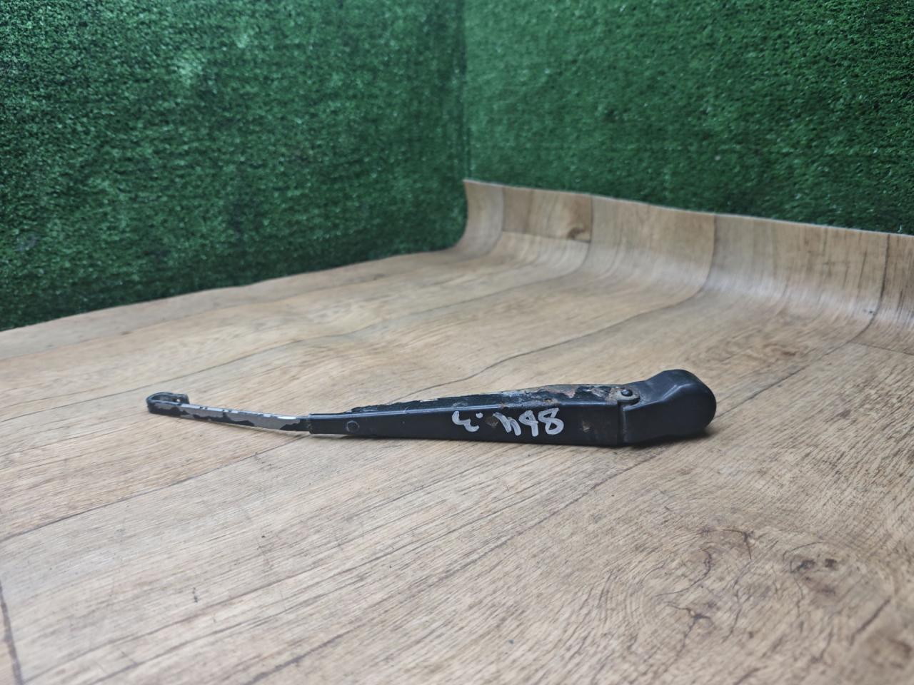 щеткодержатель задний Opel Sintra 1 поколение 1999, 2.2 л., бензин, МКПП, минивэн - фото №1