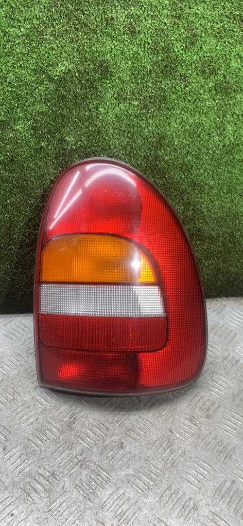 фонарь задний правый Chrysler Voyager 3 поколение 1999, 2.5 л., дизель, МКПП, минивэн - фото №1