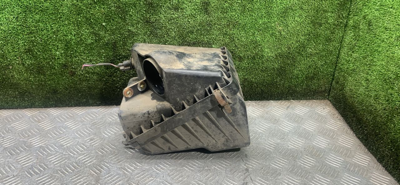 корпус воздушного фильтра Mazda 323 5 поколение 1998, 1.5 л., бензин, МКПП, хетчбэк 3 дв. - фото №1