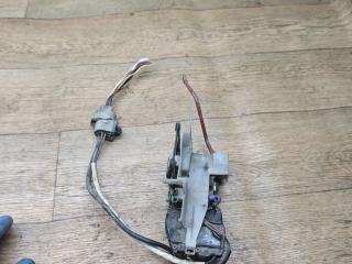 замок двери передней левой Toyota Carina E 1 поколение T190 1998, 2.0 л., 2C-TE, дизель, МКПП, универсал