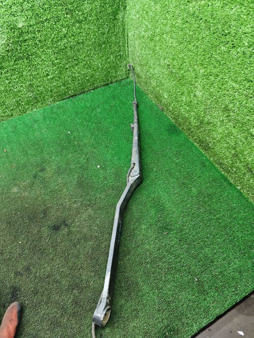 щеткодержатель (поводок стеклоочистителя, дворник) Opel Sintra 1 поколение 1998, 2.2 л., Y 22 DTH, дизель, МКПП, минивэн - фото №1