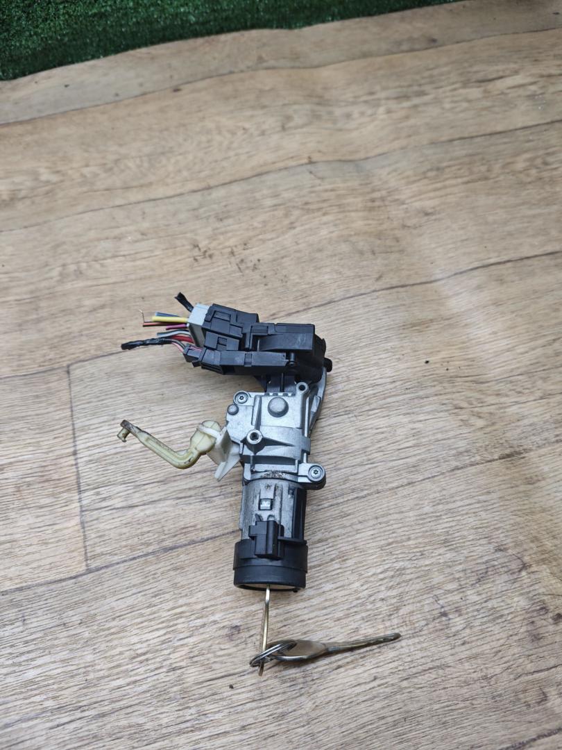 замок зажигания Chrysler Voyager 3 поколение 1999, 2.4 л., бензин, АКПП, минивэн - фото №1