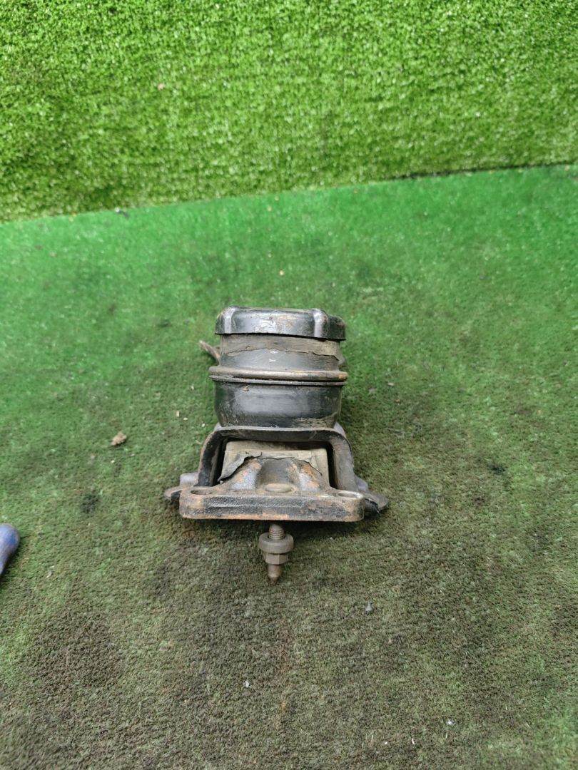 подушка крепления двигателя Toyota Picnic 1 поколение XM10 1999, 2.2 л., 3C-TE, дизель, МКПП, минивэн - фото №1