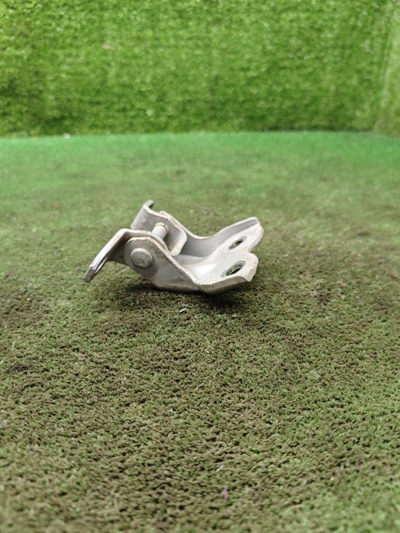 петля двери Toyota Picnic 1 поколение XM10 2001, 2.2 л., 3C-TE, дизель, МКПП, минивэн - фото №1