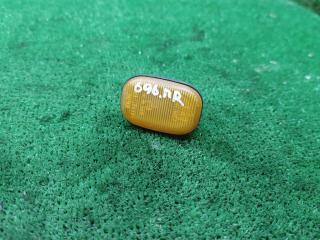 повторитель поворота на крыле правый Toyota Picnic 1 поколение XM10 2000, 2.2 л., дизель, МКПП, минивэн