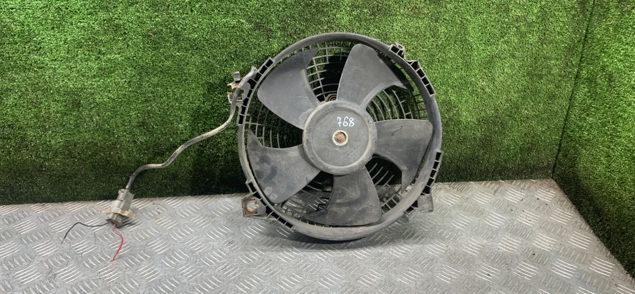 вентилятор радиатора Suzuki Baleno 1 поколение 1997, 1.6 л., бензин, МКПП, универсал - фото №1