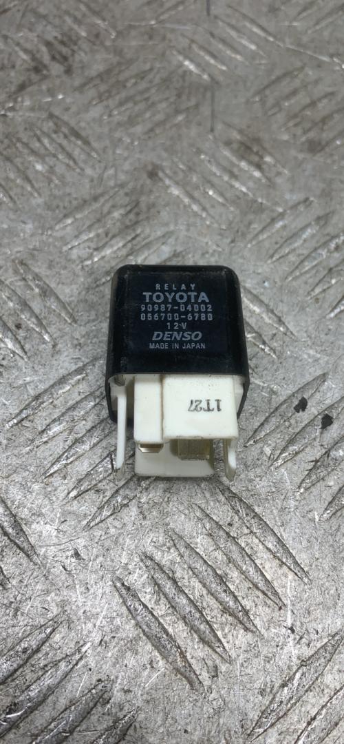 реле (прочие) Toyota Avensis 1 поколение (T220) 1998, 2.0 л., дизель, МКПП, седан, 9098704002 - фото №1